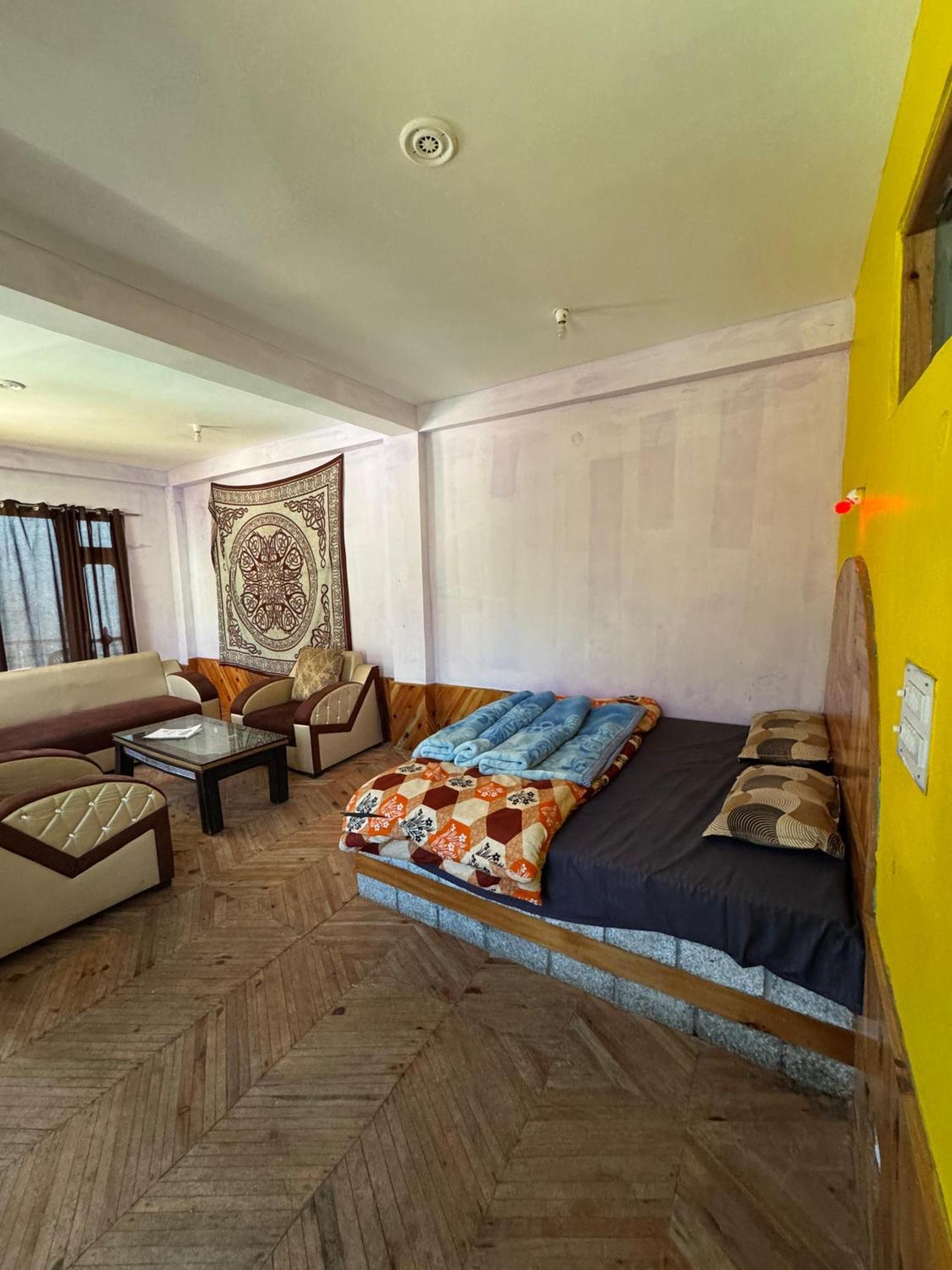 Hotel 19 Tosh Zewnętrze zdjęcie