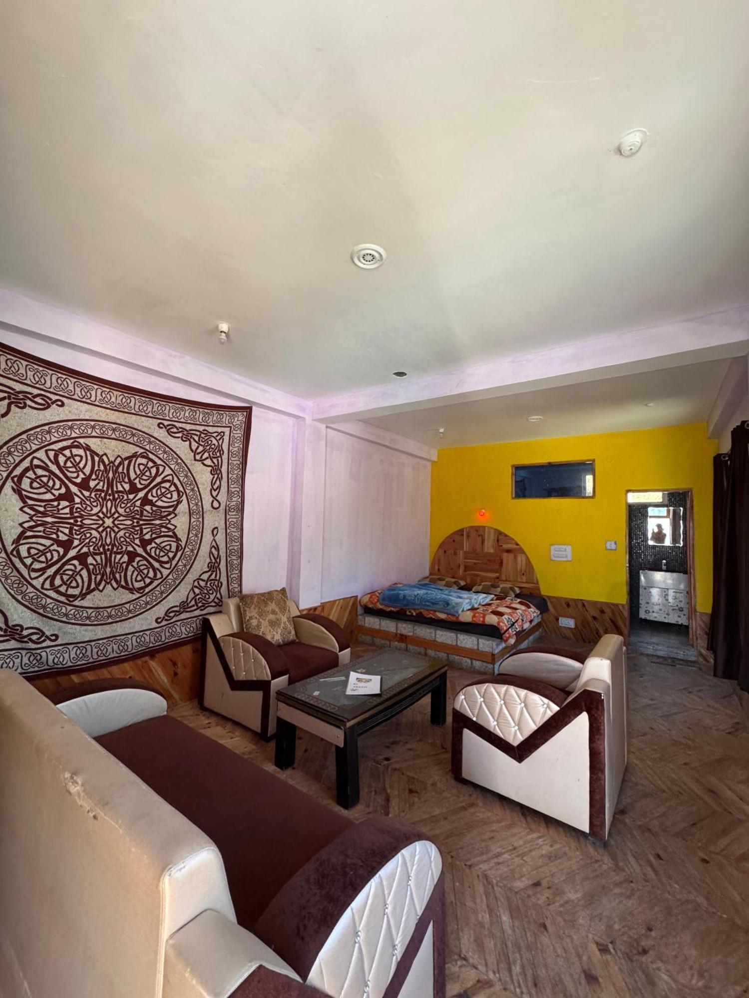 Hotel 19 Tosh Zewnętrze zdjęcie