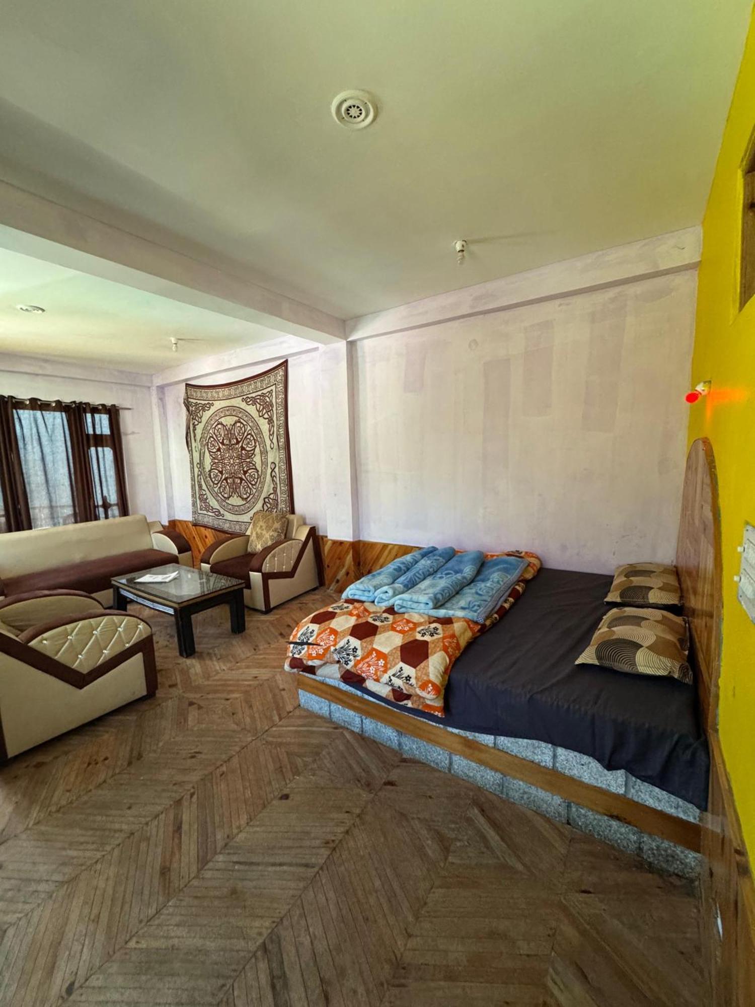 Hotel 19 Tosh Zewnętrze zdjęcie