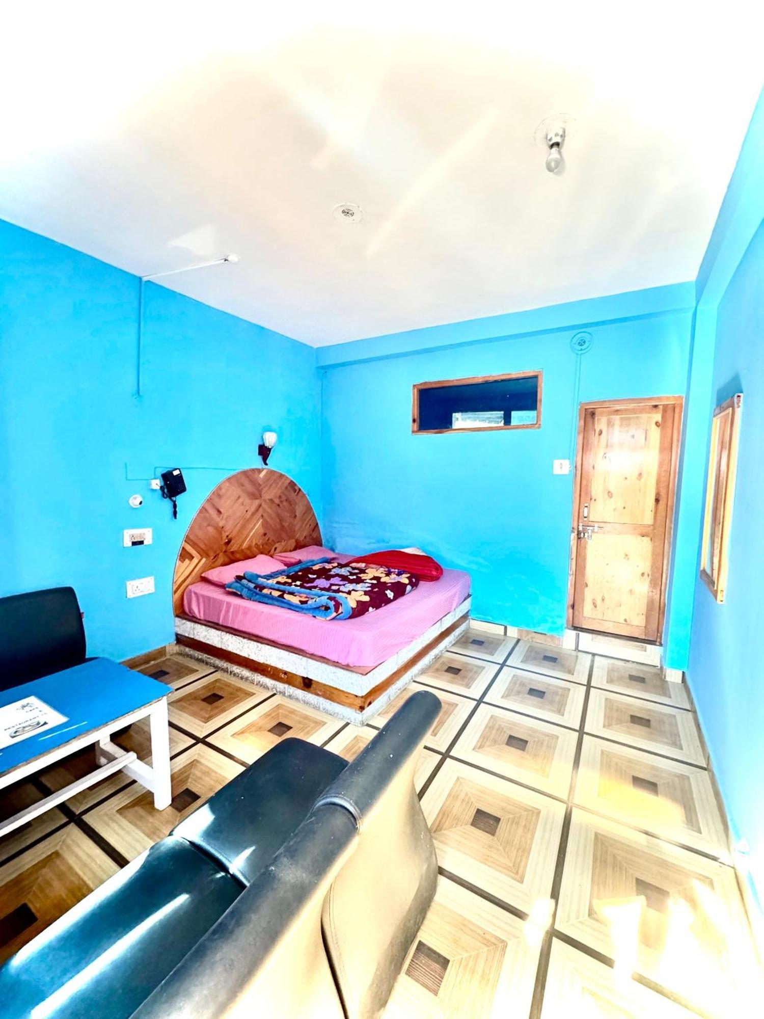 Hotel 19 Tosh Zewnętrze zdjęcie